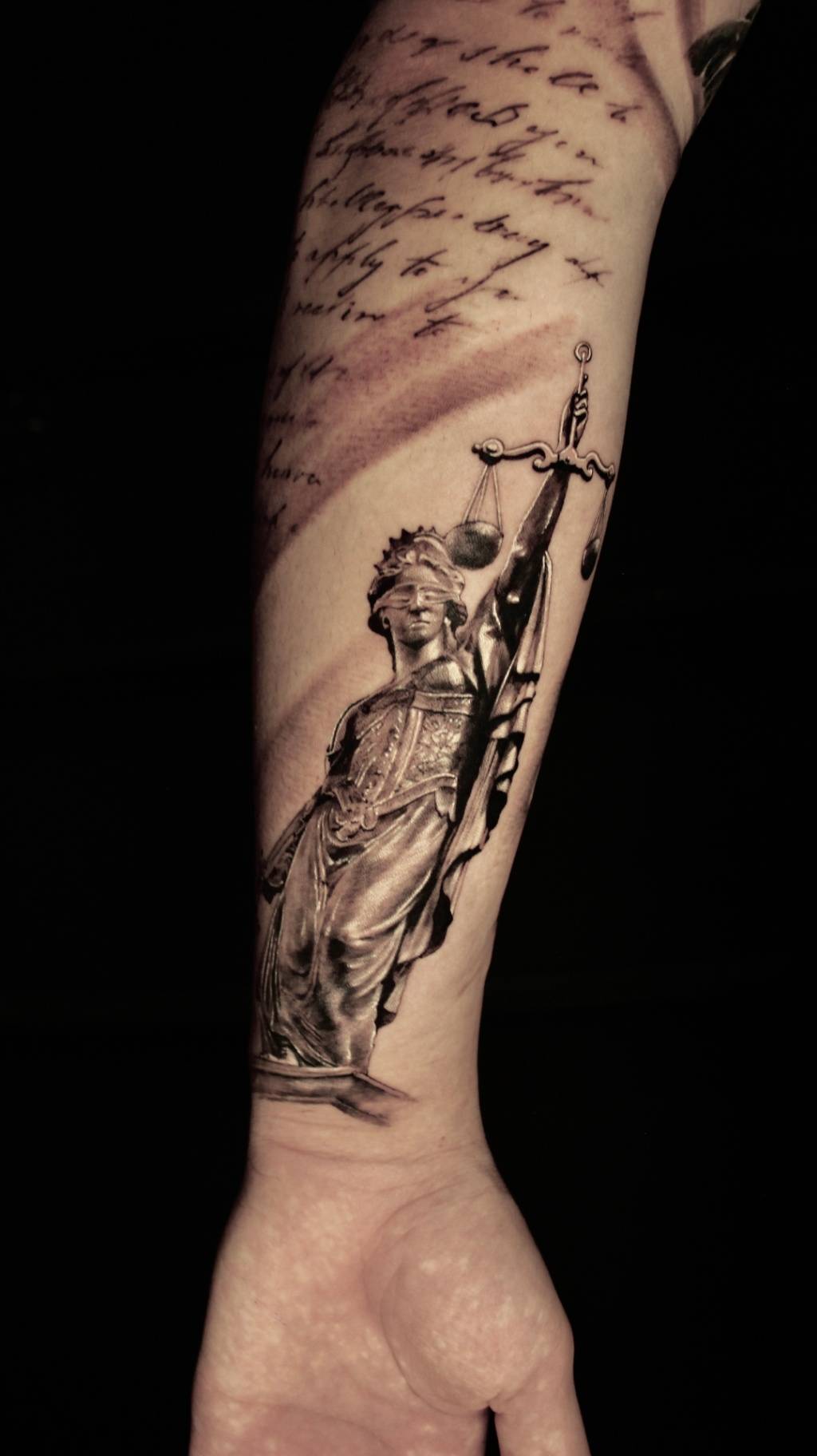 REALISTIC - Realistic tattoo at Sutran Tattoo Studio — design 100