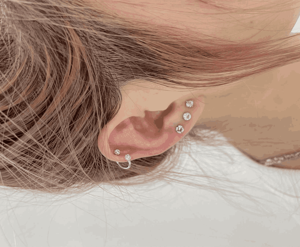 Xỏ khuyên tai nam bên nào, nữ bên nào? — hình 1