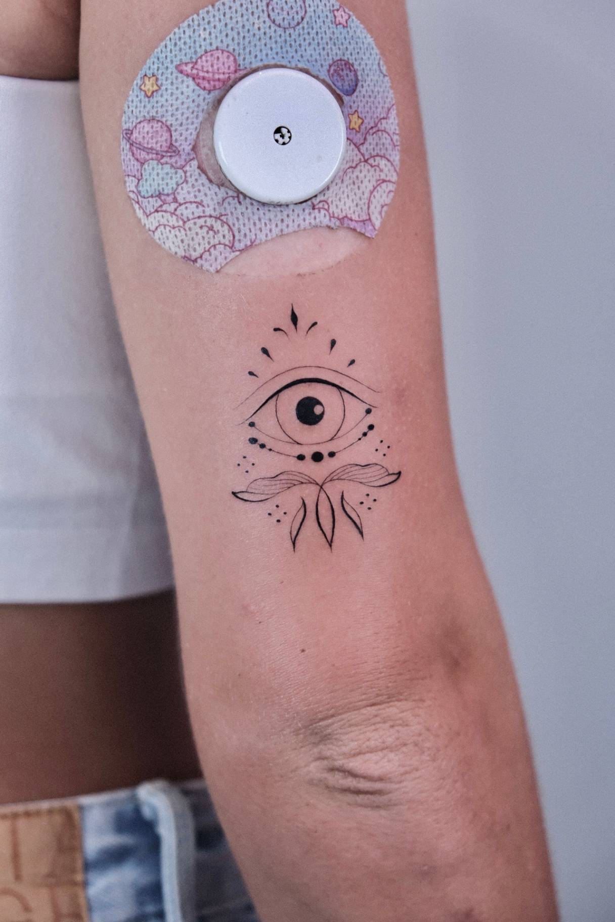 ORNAMENTAL - Ornamental tattoo at Sutran Tattoo Studio — design 42