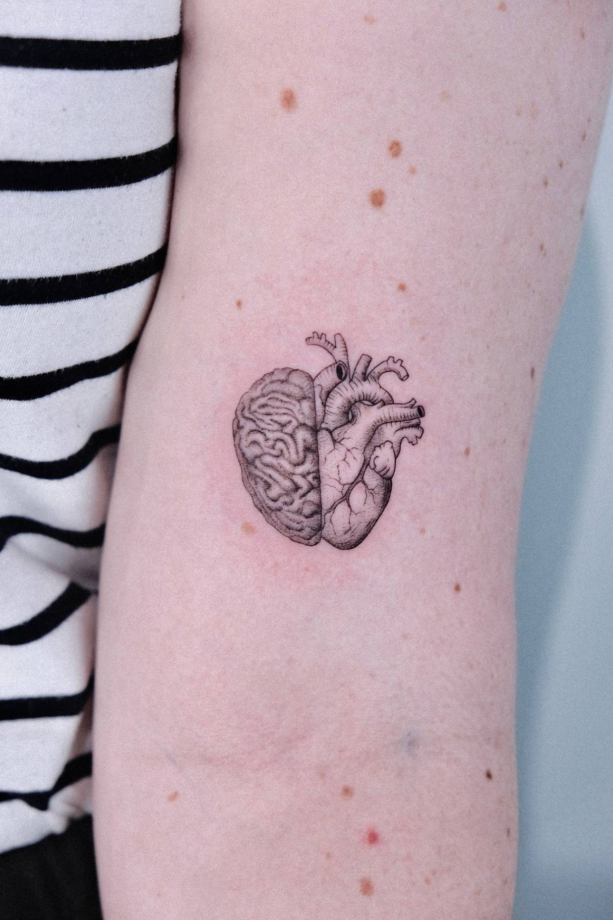 FINELINE - Fine-line tattoo at Sutran Tattoo Studio — design 485