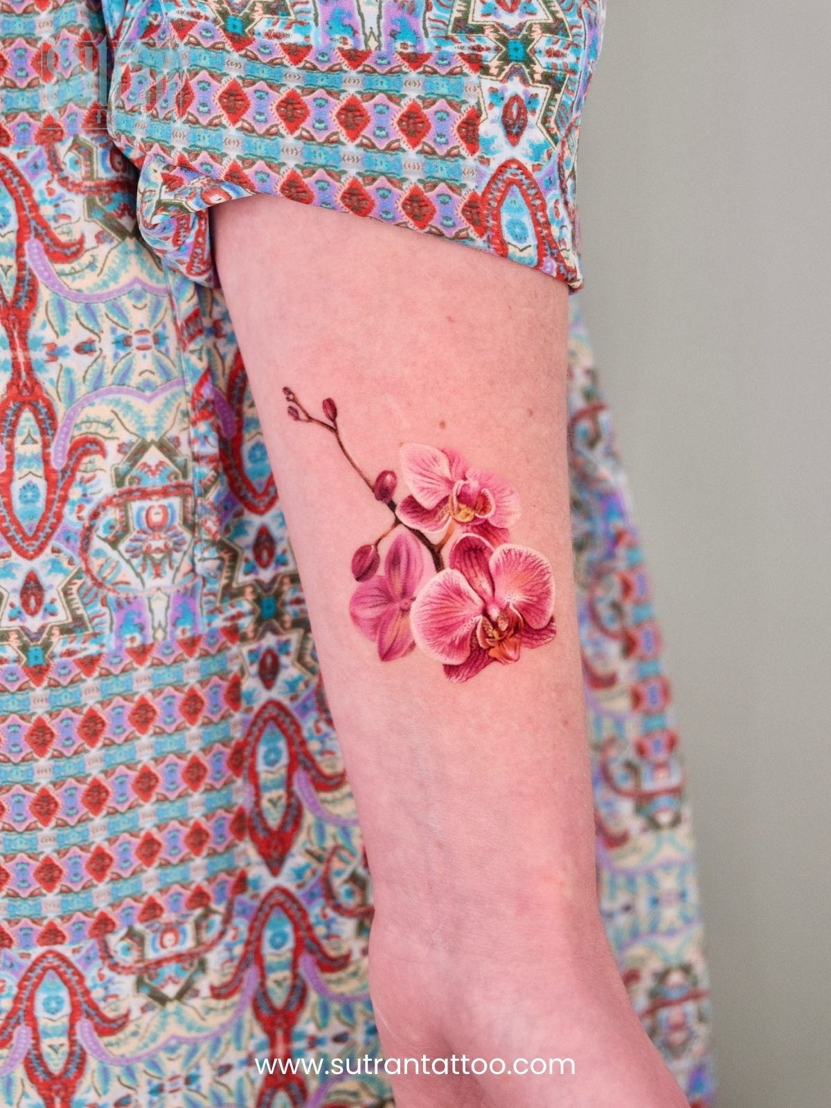 hand tattoos for females