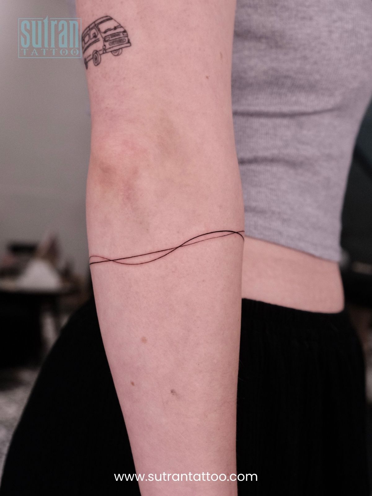 hand tattoos for ladies
