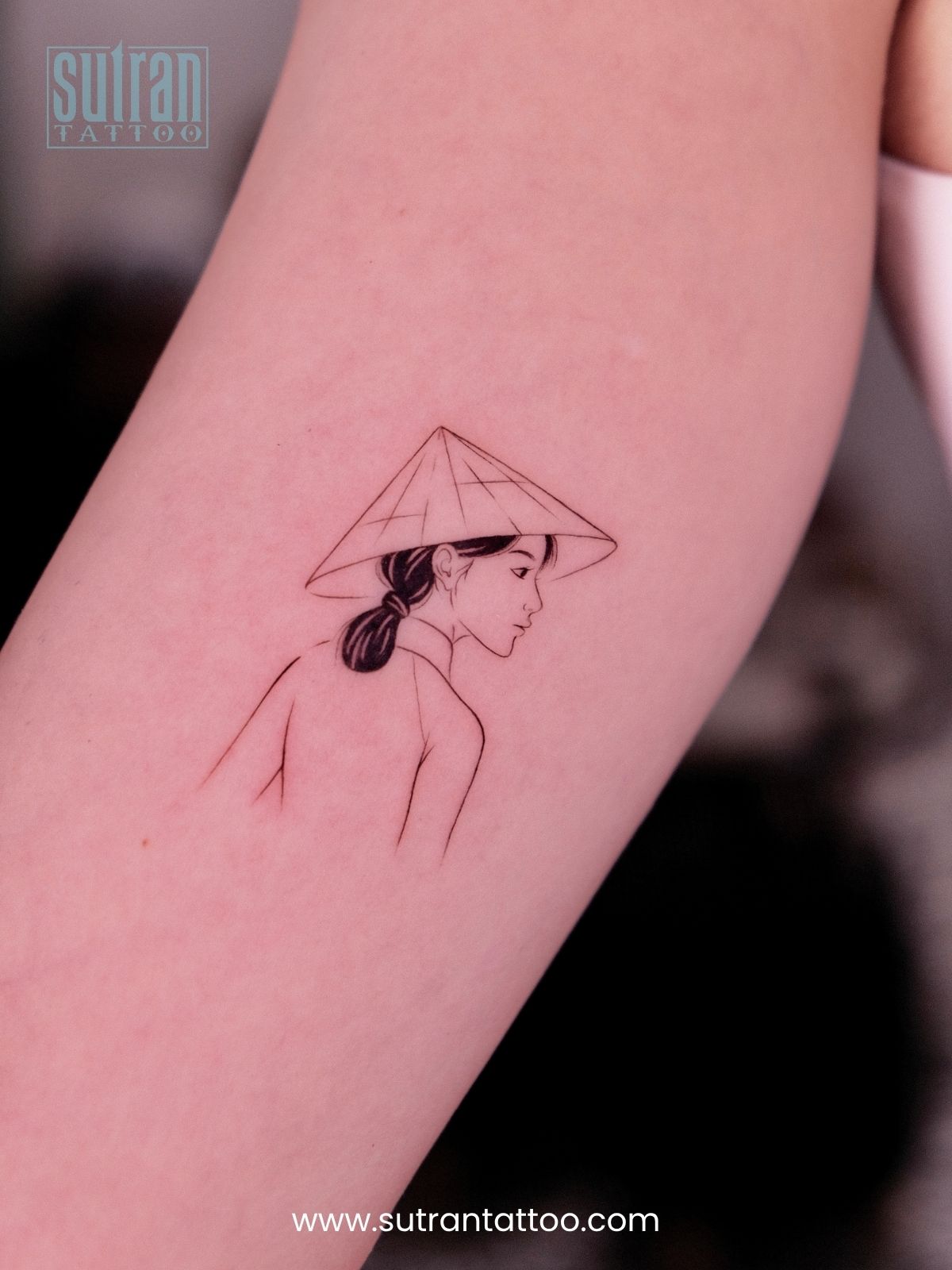 hand tattoos for ladies